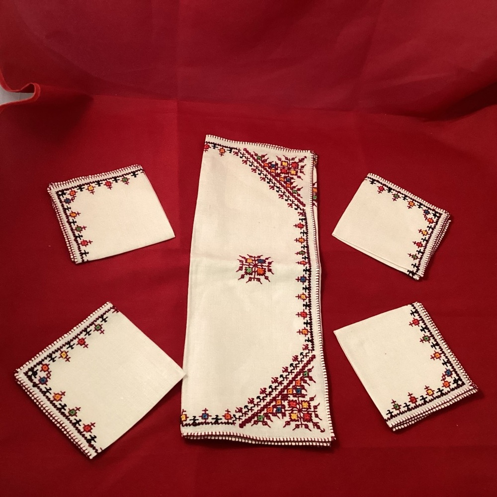 Embroidered tea towel (?) and 4 fabric napkins